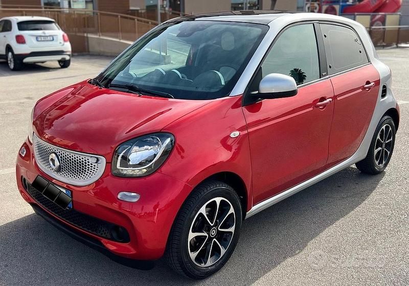 Rosso Usata 2016 Smart ForFour Utilitaria | 8200 € (Buon prezzo) - Immagine 1/4