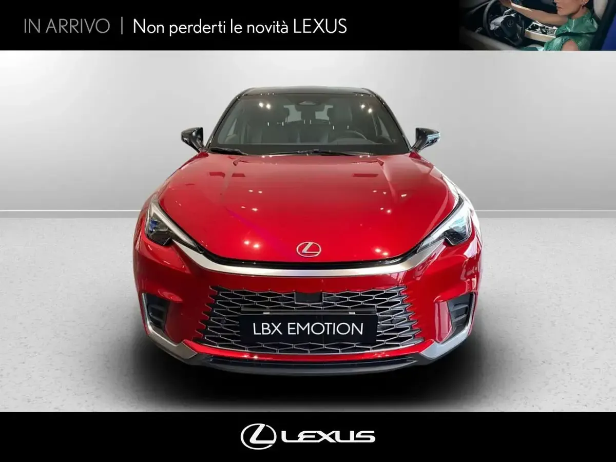 Nuova Lexus LBX 136 CV (100 kW) 2026 Emotional red/black SUV