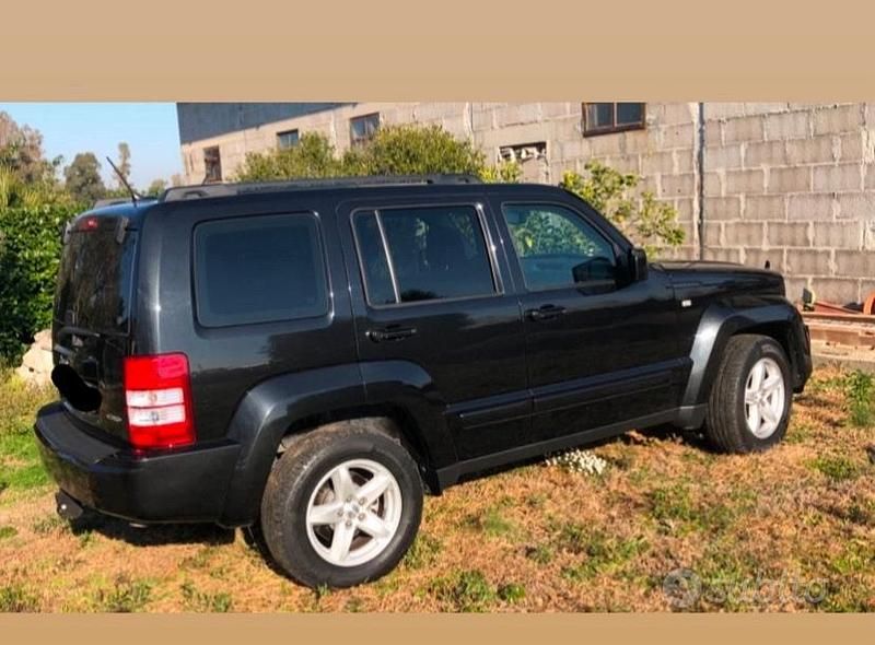 Usata Jeep Cherokee Sport 200 CV (147 kW) 2012 SUV