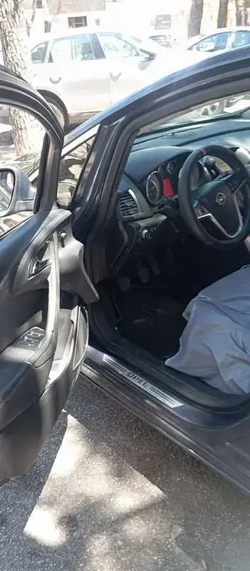 Usata Opel Astra 101 CV (74 kW) 2011 Nero