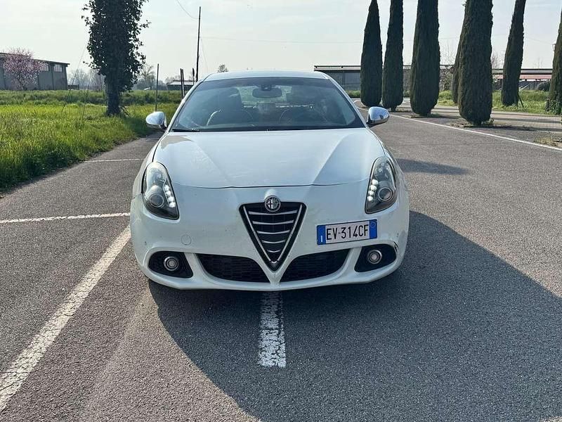 Usata Alfa Romeo Giulietta Exclusive 105 CV (77 kW) 2014 Bianco Utilitaria