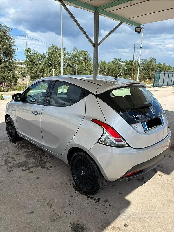 Usata Lancia Ypsilon 95 CV (69 kW) 2011 Grigio Utilitaria
