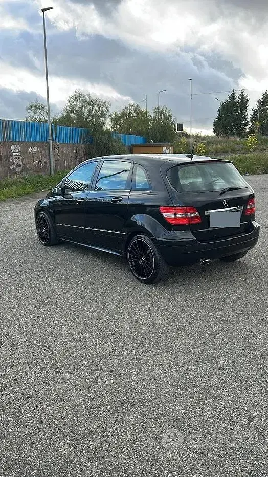 Usata Mercedes B180 109 CV (80 kW) 2007 Nero Monovolume