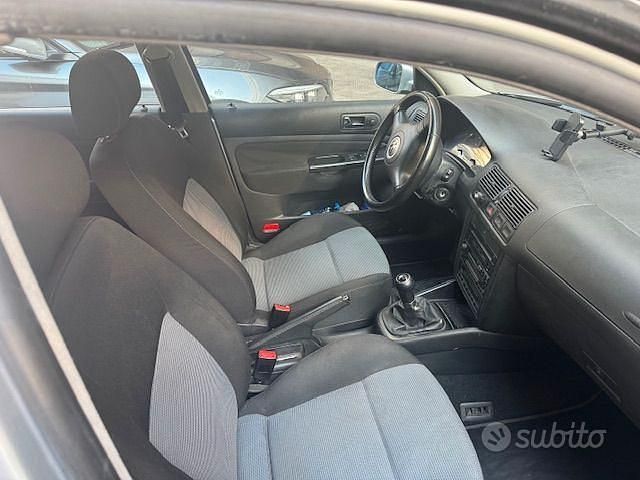 Usata VW Golf IV 2004 Grigio Berlina
