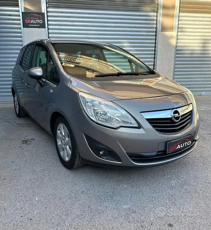 Usata Opel Meriva 101 CV (74 kW) 2011 Giallo Monovolume