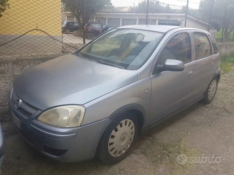 Grigio Usata 2004 Opel Corsa Due volumi | 800 € (Ottimo prezzo) - Immagine 1/4