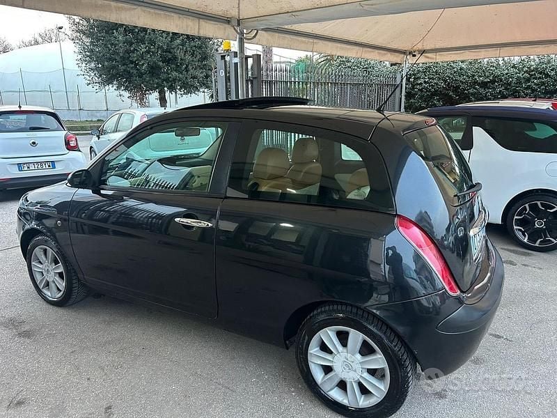 Usata Lancia Ypsilon 70 CV (51 kW) 2005 Nero Utilitaria