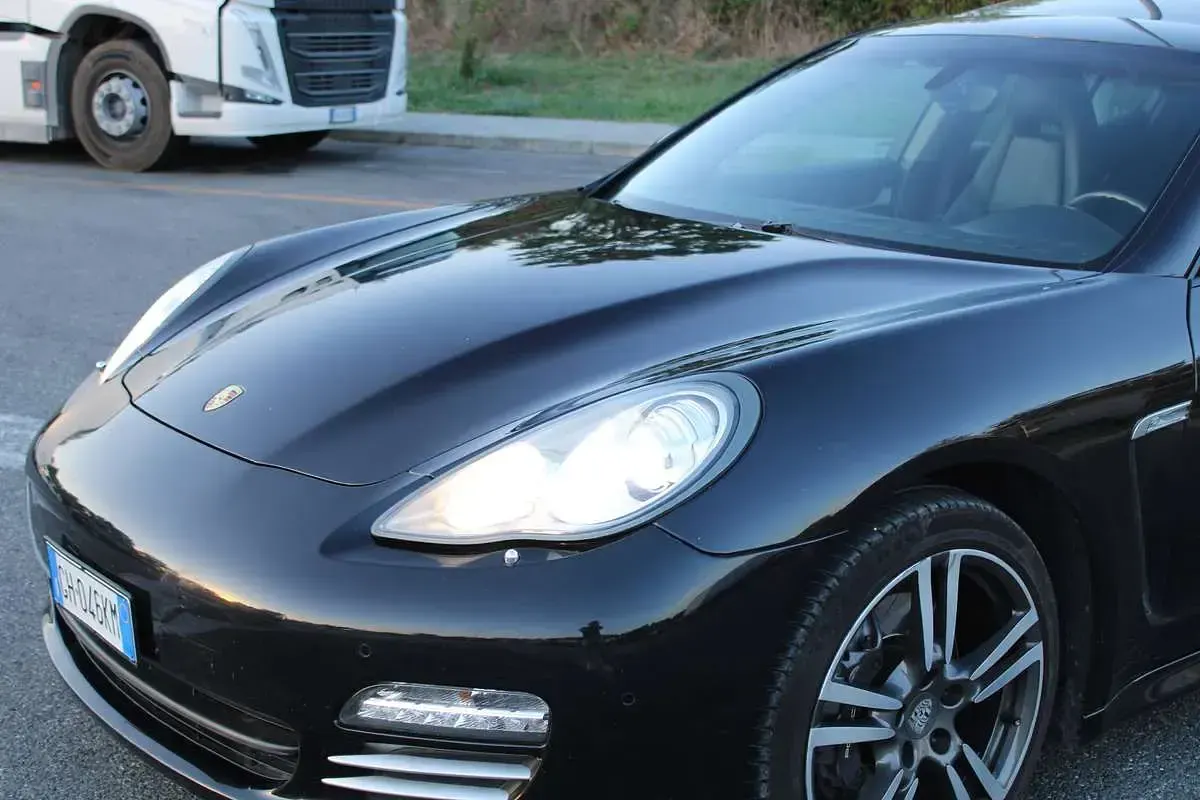 Usata Porsche Panamera 299 CV (219 kW) 2011 Nero Utilitaria