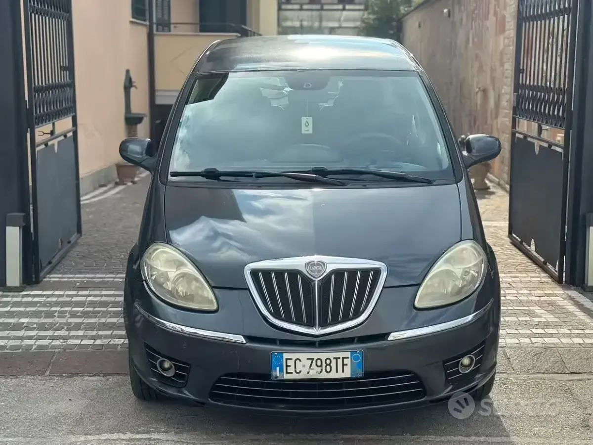 Usata Lancia Musa 77 CV (56 kW) 2010 Grigio Monovolume
