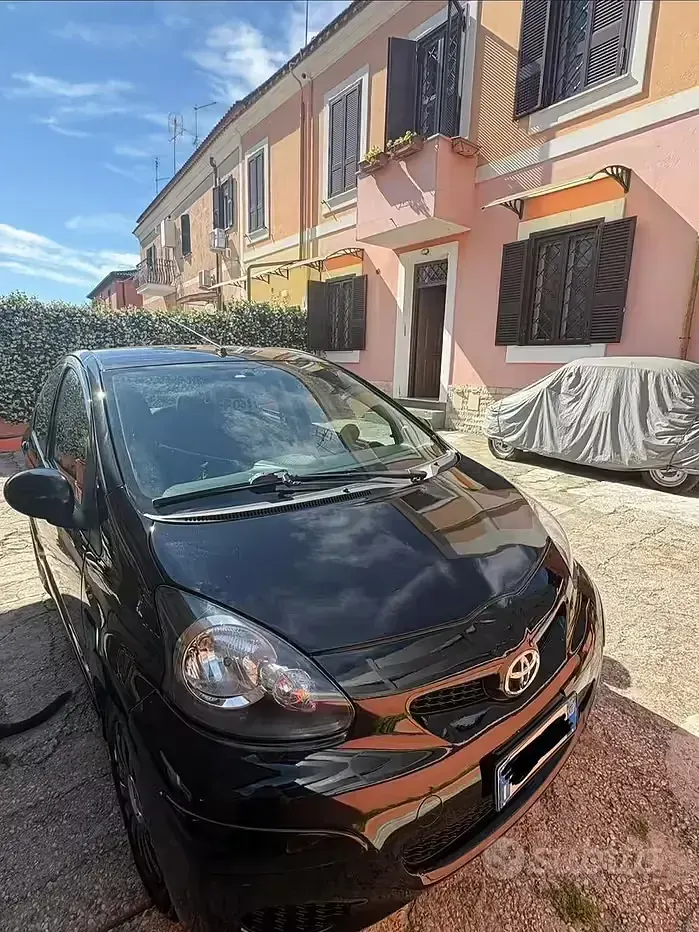 Usata Toyota Aygo Connect Style 68 CV (50 kW) 2012 Nero Utilitaria