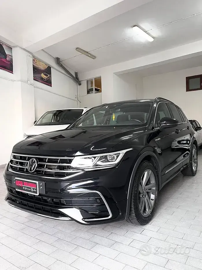Usata VW Tiguan R-line 150 CV (110 kW) 2023 Nero SUV
