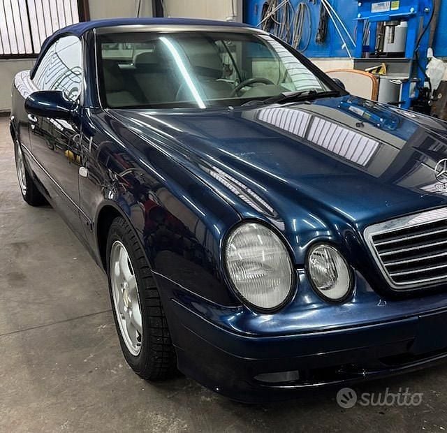 Usata Mercedes CLK200 136 CV (100 kW) 1999 Blu Cabrio