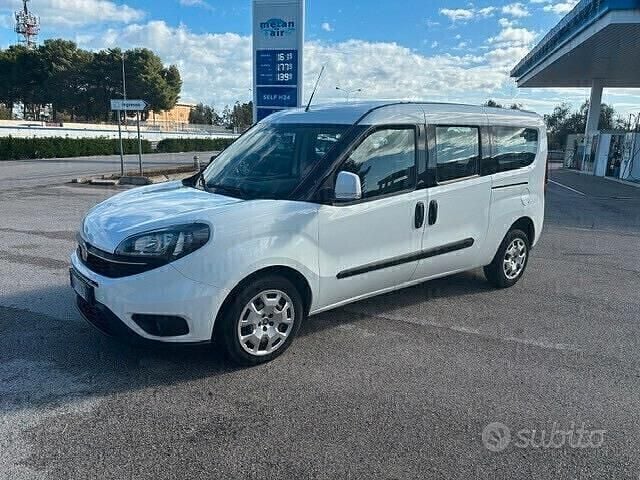 Bianco Usata 2018 Fiat Doblò Lounge Monovolume | 9800 € (Buon prezzo) - Immagine 1/4