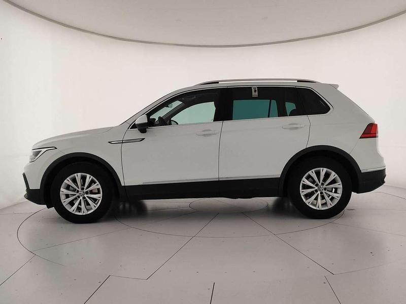 Usata VW Tiguan Life 131 CV (96 kW) 2022 Pure white SUV