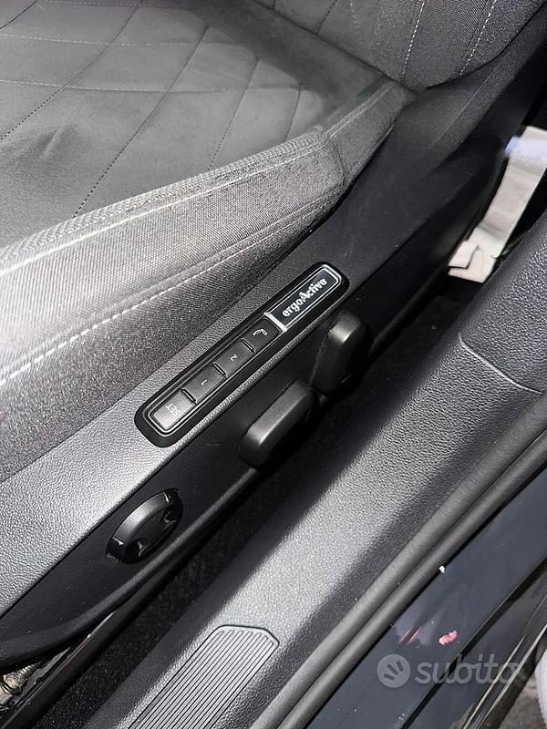 Usata VW Golf VIII Style 150 CV (110 kW) 2021 Grigio Utilitaria
