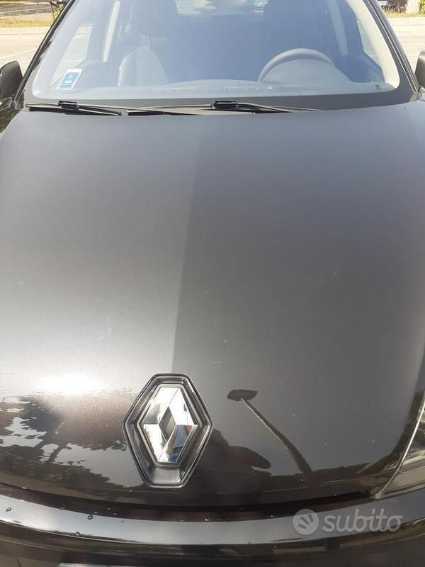 Usata Renault Laguna III 150 CV (110 kW) 2010 Nero Station wagon