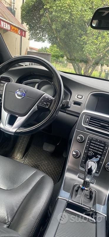 Usata Volvo V60 215 CV (158 kW) 2014 Bianco Station wagon