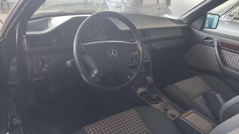 Usata Mercedes E200 136 CV (100 kW) 1997 Cabrio