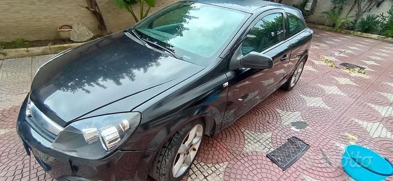 Usata Opel Astra 60 CV (44 kW) 2006 Nero Coupé