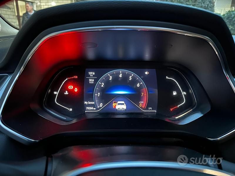 Usata Renault Captur Intens 101 CV (74 kW) 2021 Bianco SUV