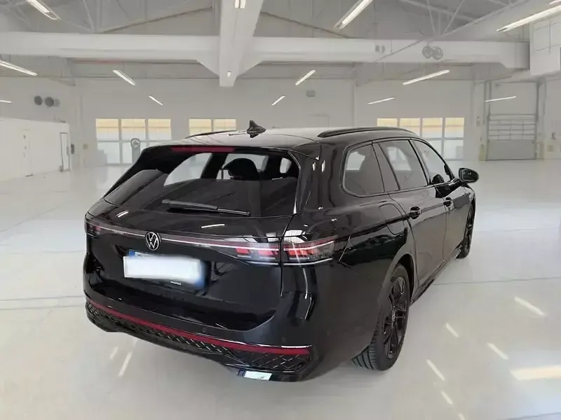 Usata VW Passat R-line Plus 193 CV (141 kW) 2025 Station wagon