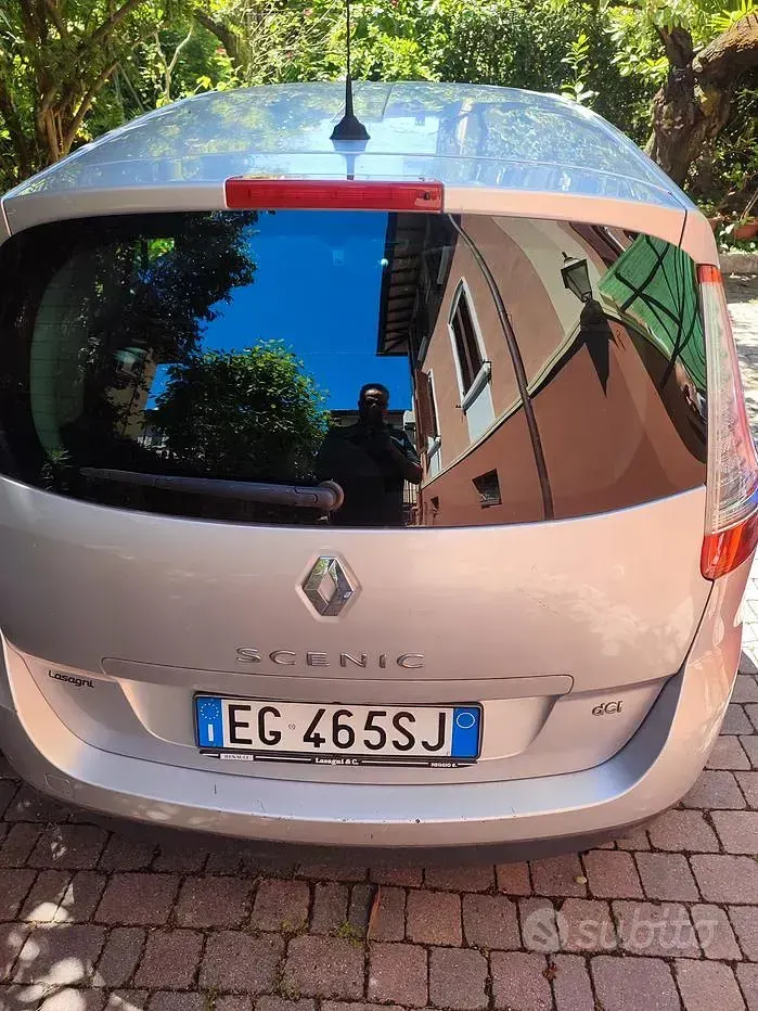 Usata Renault Scénic 110 CV (80 kW) 2011 Grigio Monovolume
