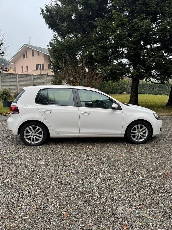 Usata VW Golf VI 122 CV (89 kW) 2011 Bianco Utilitaria