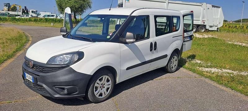 Usata Fiat Doblò S 105 CV (77 kW) 2021 Bianco Monovolume