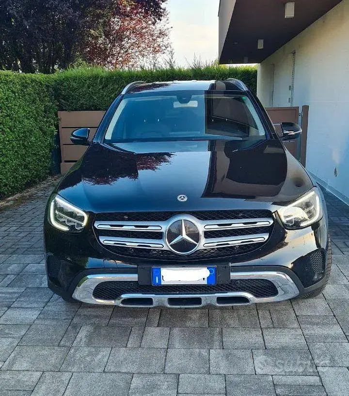 Usata Mercedes GLC300 245 CV (180 kW) 2020 Nero SUV