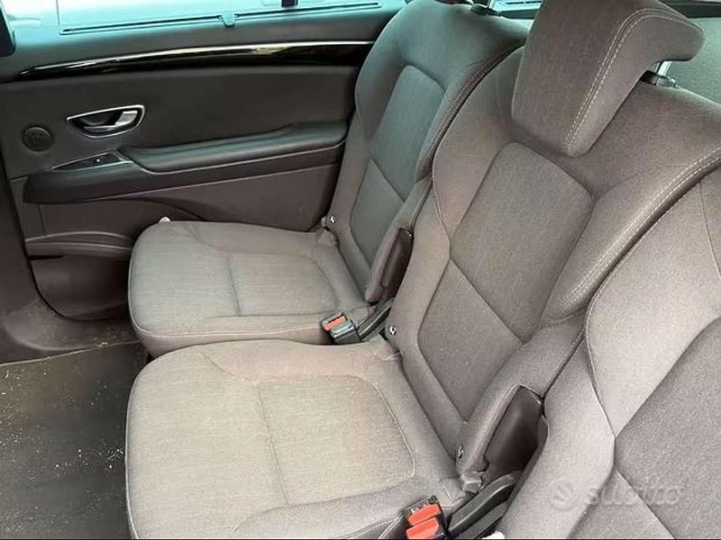 Usado Renault Espace Zen 131 CV (96 kW) 2016 Marrón Monovolumen