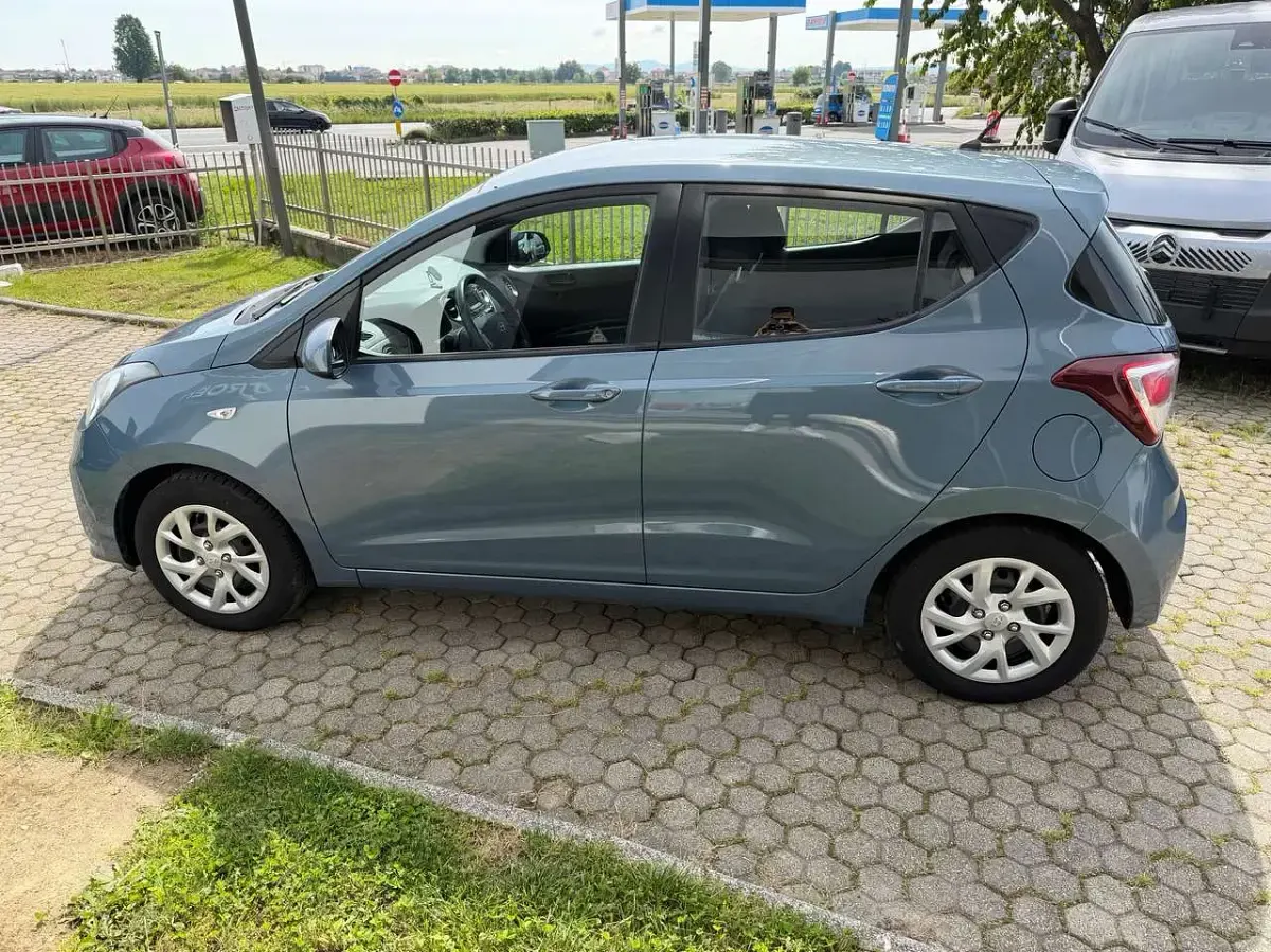 Usata Hyundai i10 Comfort 67 CV (49 kW) 2017 Blu/azzurro Utilitaria