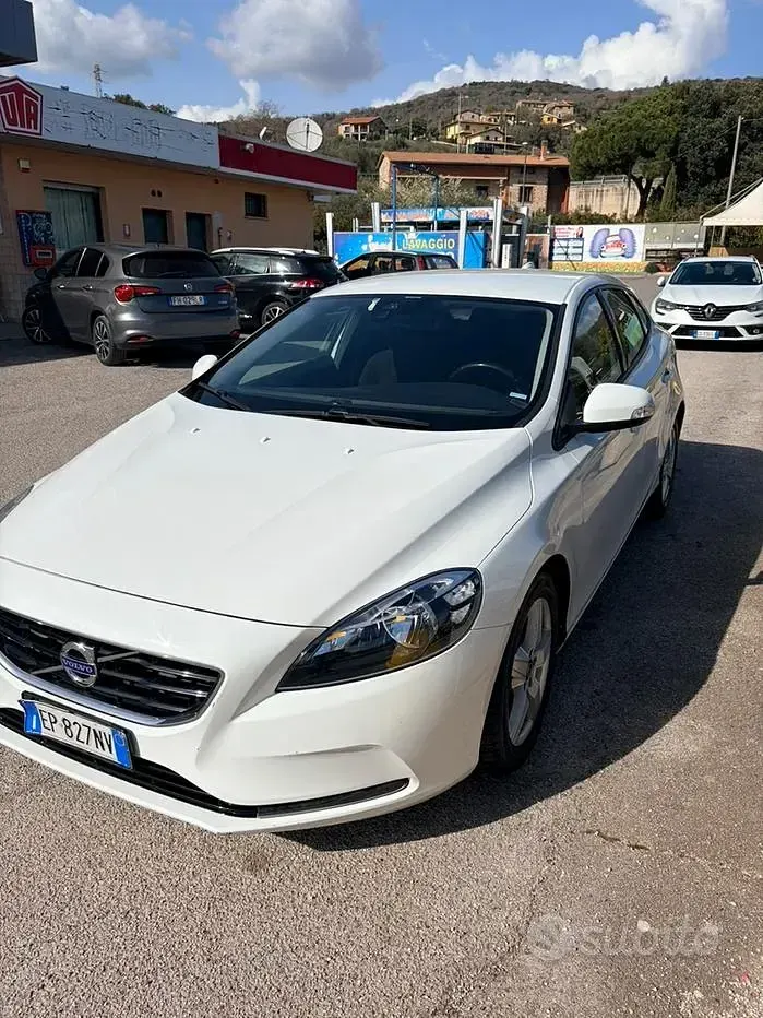 Usata Volvo V40 115 CV (84 kW) 2013 Bianco Berlina