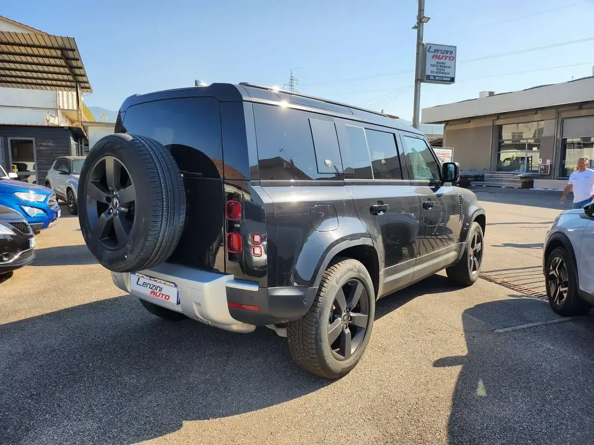 Usata Land Rover Defender SE 200 CV (147 kW) 2023 Nero SUV