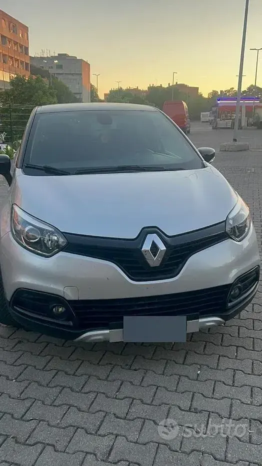 Usata Renault Captur 90 CV (66 kW) 2017 Grigio SUV