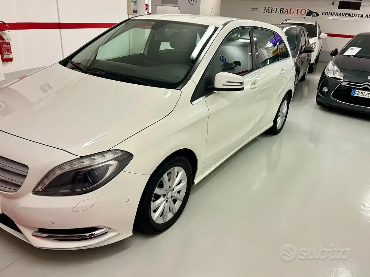 Usata Mercedes B200 Premium 136 CV (100 kW) 2015 Bianco Utilitaria