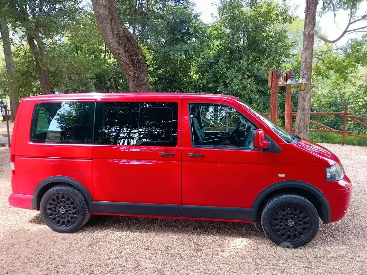 Usata VW Caravelle 131 CV (96 kW) 2006 Rosso Furgone