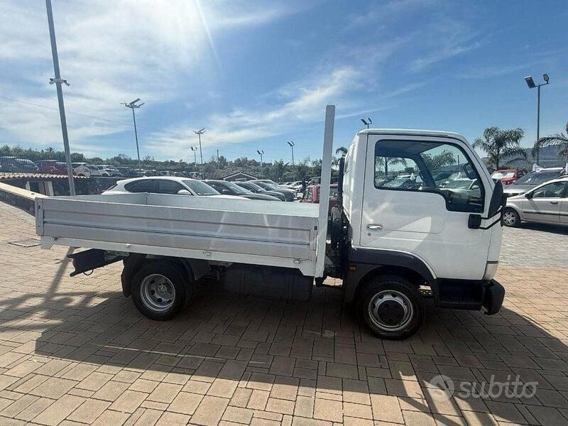 Usata Nissan Cabstar 120 CV (88 kW) 2002 Bianco Pick-up