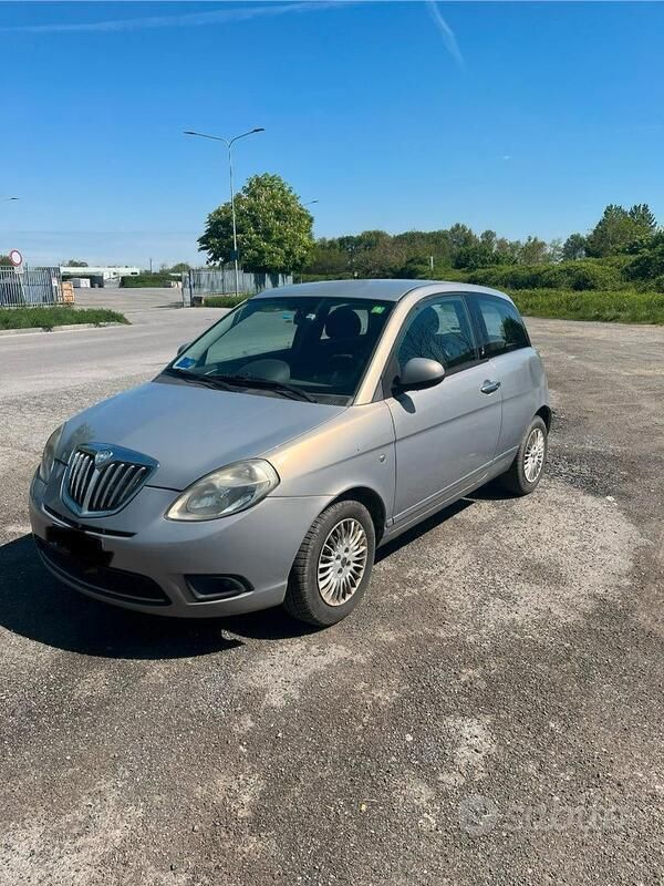 Usata 2010 Lancia Ypsilon Due volumi | 1800 € (Super prezzo) - Immagine 1/4