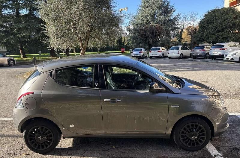 Usata Lancia Ypsilon 69 CV (50 kW) 2014 Utilitaria