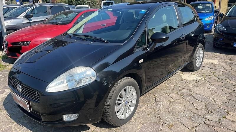 Usata Fiat Grande Punto Emotion 95 CV (69 kW) 2006 Nero Utilitaria