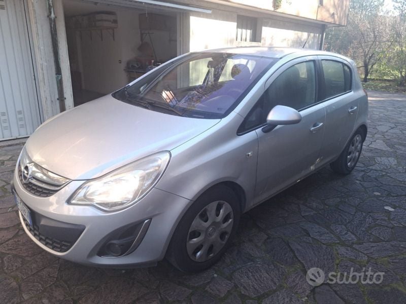 Grigio Usata 2012 Opel Corsa Cosmo Due volumi | 4200 € (Ottimo prezzo) - Immagine 1/4