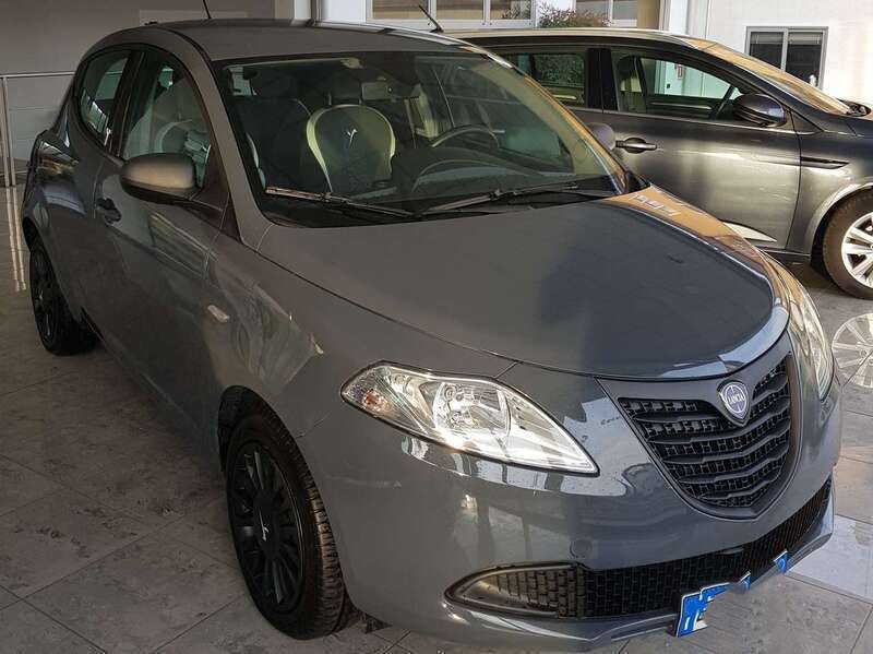 Grigio Usata 2014 Lancia Ypsilon Due volumi | 9000 € (Molto cara) - Immagine 1/4