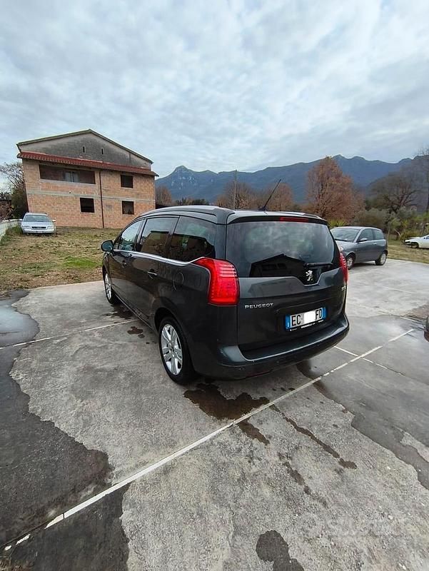 Usata Peugeot 5008 150 CV (110 kW) 2010 Grigio Monovolume
