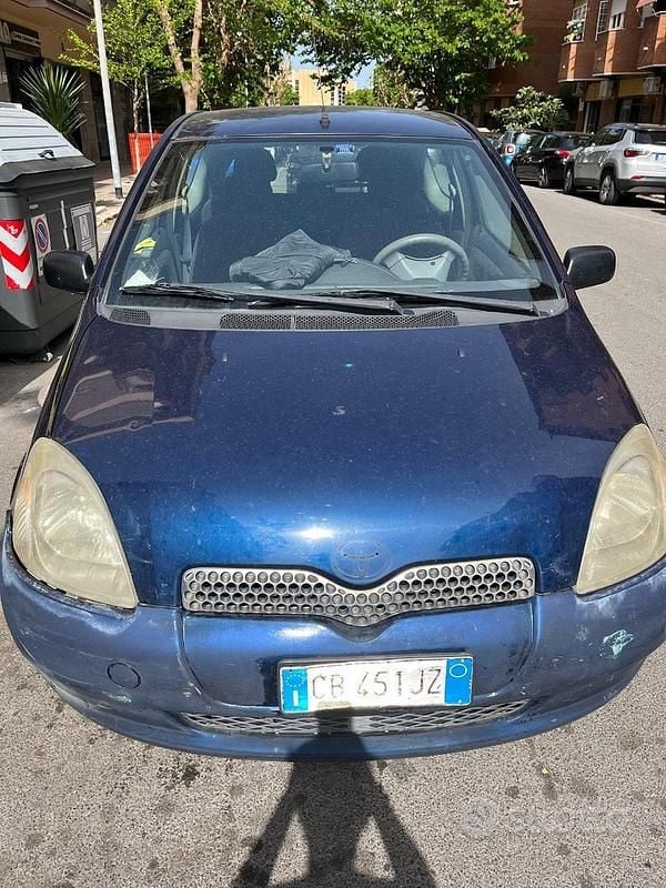 Usata Toyota Yaris 2002 Blu Utilitaria