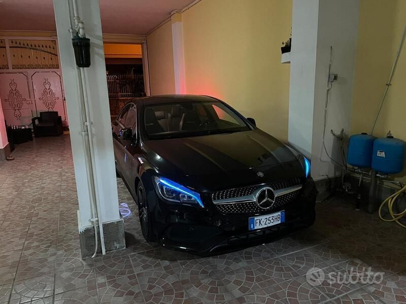 Nero Usata 2017 Mercedes CLA220 Premium Tre volumi | 18.500 € (Buon prezzo) - Immagine 1/4