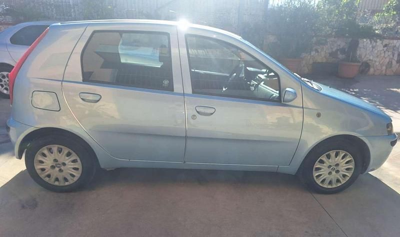Usata Fiat Punto 60 CV (44 kW) 2001 Blu/azzurro Utilitaria