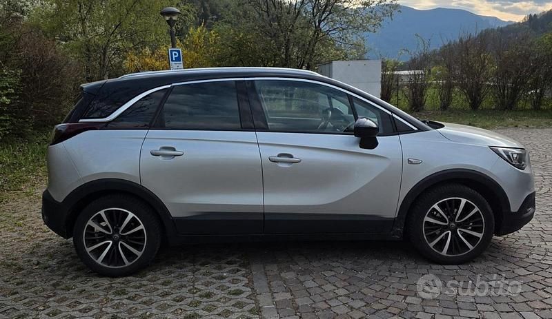 Usata Opel Crossland X Innovation 99 CV (72 kW) 2017 Argento SUV