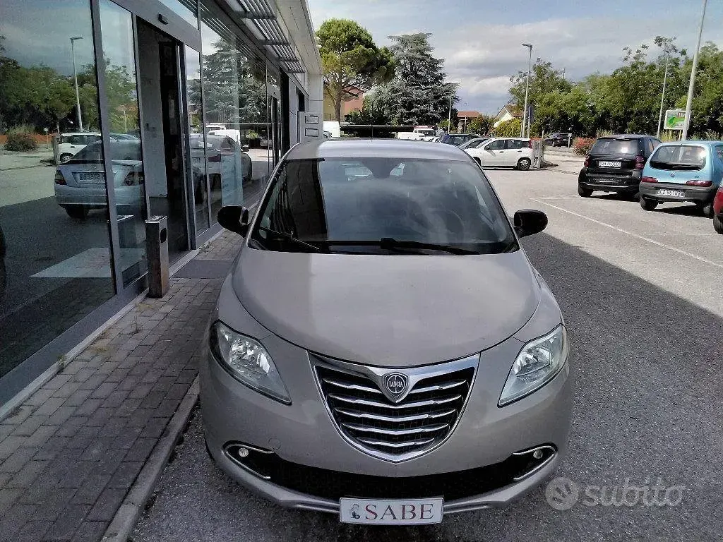 Usata Lancia Ypsilon Platinum 69 CV (50 kW) 2014 Grigio Utilitaria