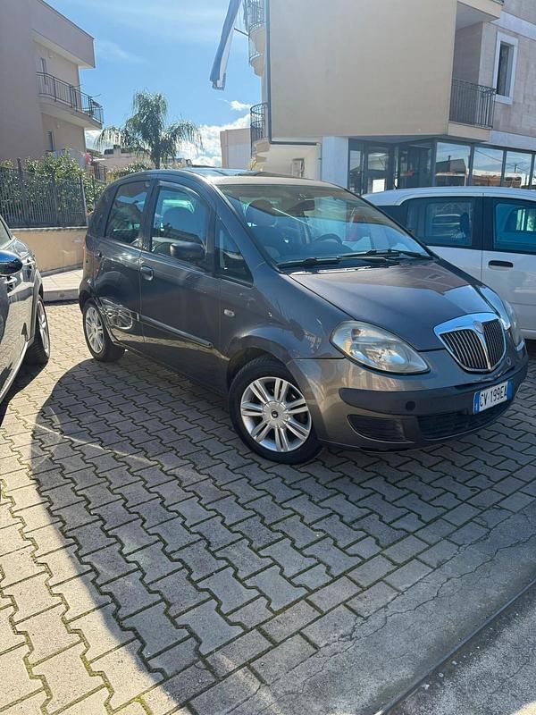 Usata Lancia Musa 70 CV (51 kW) 2006 Beige Monovolume
