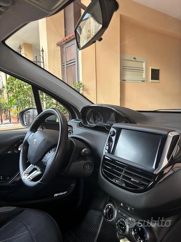 Usata Peugeot 208 68 CV (50 kW) 2015 Grigio Utilitaria